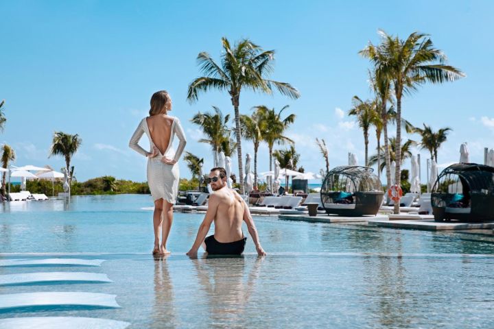 The Honeymoon Hotels featured in 'Love is Blind' 💜📺 - TravelPirates