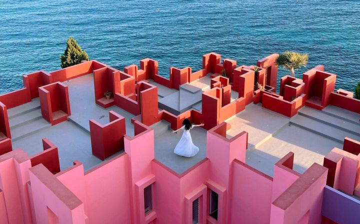Alójate en La Muralla Roja de Calpe