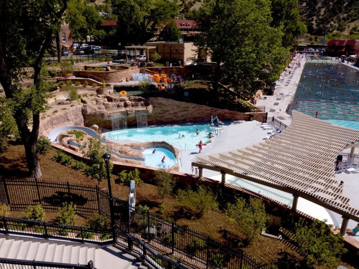 Colorado Lodge with the World's Largest Mineral Hot Springs Pool 🇺🇸 ♨️
