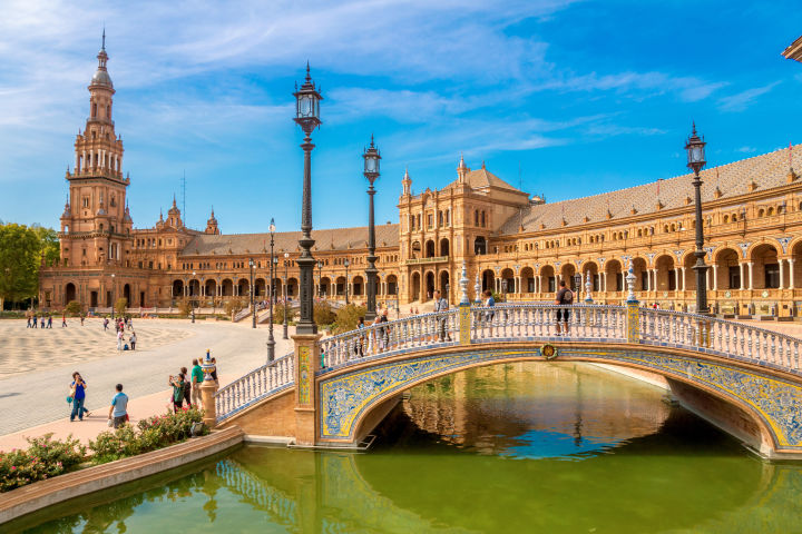 Family weekend getaway: 3 nights in summery Seville with ✈️ & Hilton hotel with pool ☀️