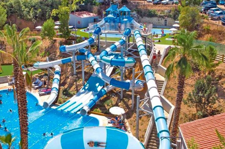 Hotel 4* con parque acuático y desayuno en Lloret de Mar ✨⛱️
