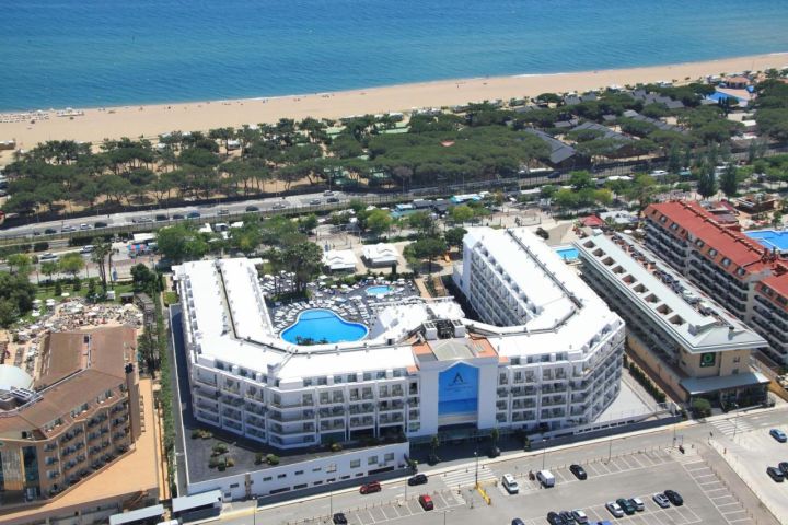 Hotel 4* con media pensión en la Costa del Maresme 🍦