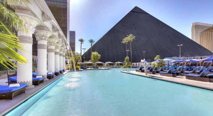 A week in VEGAS for HOW CHEAP⁉️ Flights & stay on the Strip at Luxor Hotel and Casino