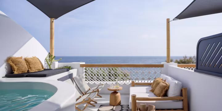4⭐️ Santorini week with ✈️ and breakfast under £400? — GLOBAL — ERYU PROJECT
