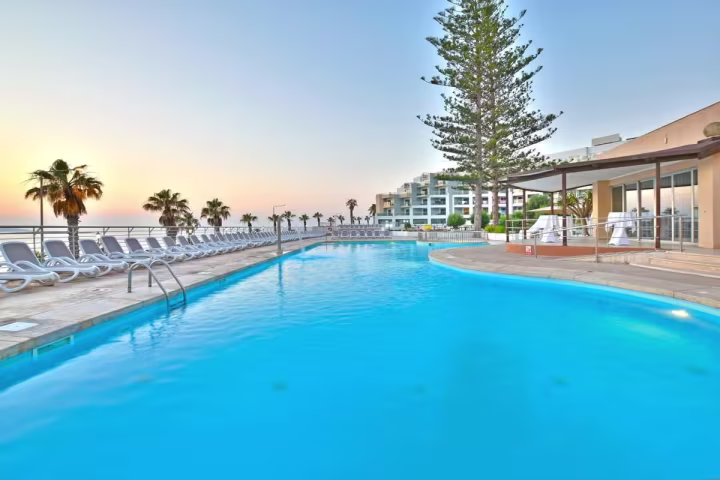 Early-bird Malta 🇲🇹 Hilton week with brekkie 🥐 and ✈️