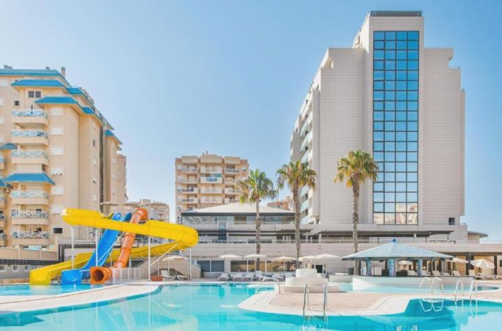 Pensión Completa y toboganes en La Manga 🏝️ 