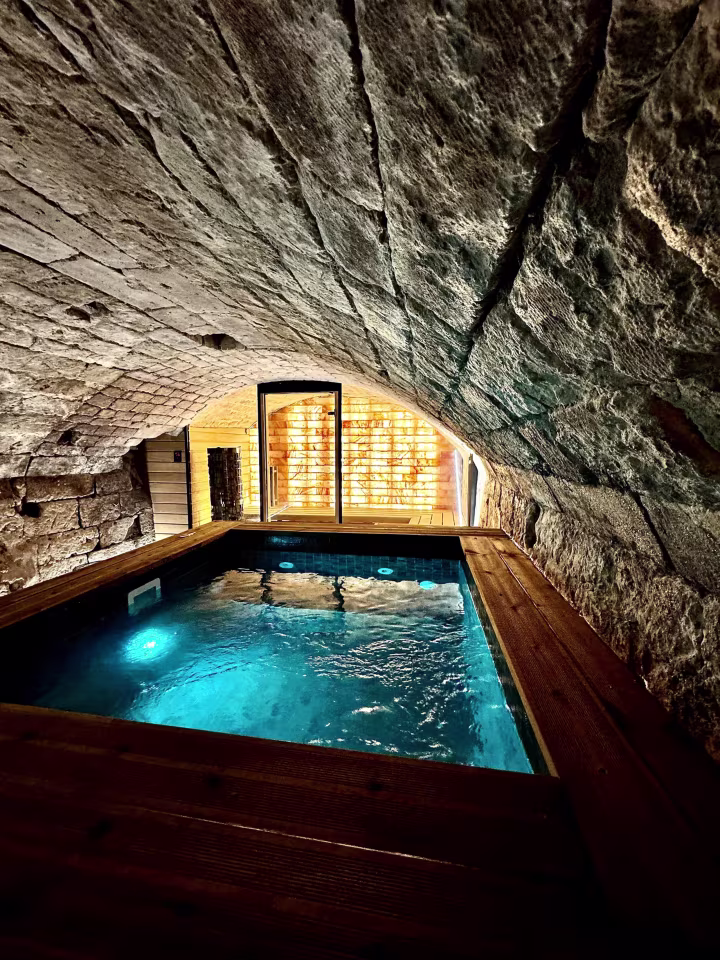 Alojamiento con sauna de sal del Himalaya y jacuzzi privado