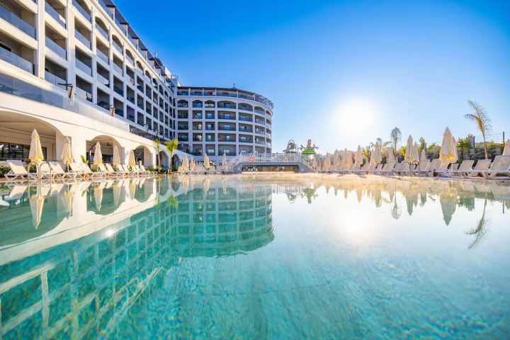 Turkey 5★ Side Moon Palace all-inclusive week with balcony Jacuzzi from £369pp