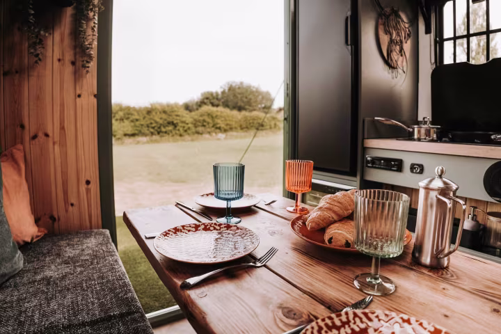 Férias escolares de verão de 2 noites com glamping com as crianças na zona rural de Surrey