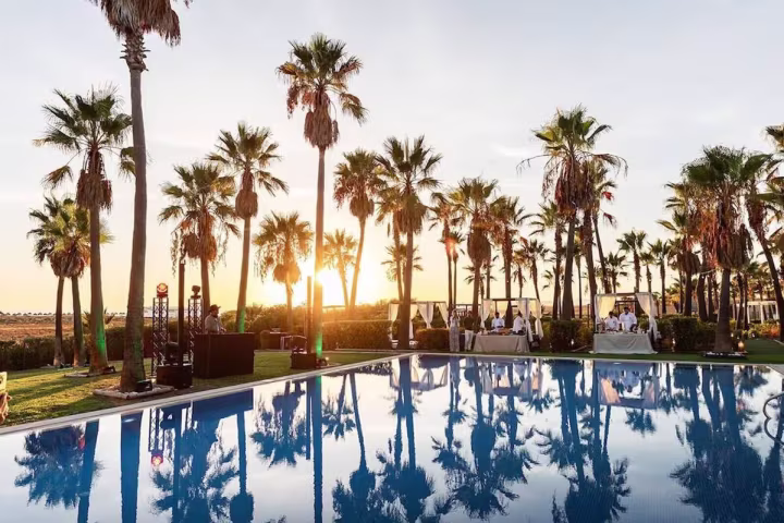 5⭐️ Luxury Algarve escape with ✈️ and breakfast 🥐